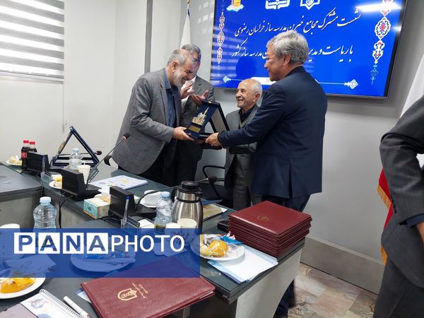 نشست مشترک مجامع خیرین مدرسه ساز خراسان رضوی با رئیس جامعه خیرین مدرسه ساز کشور