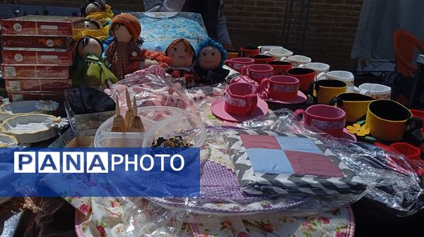 برپایی نمایشگاه هنرهای دستی در آستانه مقدس حلیمه و حکیمه خاتون شهرکرد