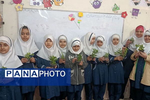 جشن ولادت بانوی دو عالم در دبستان وحیدکیهانی 