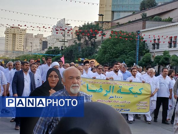 مردم شهر مشهد در روز ولادت امام رضا به خوبی از مردم پذیرایی کردند