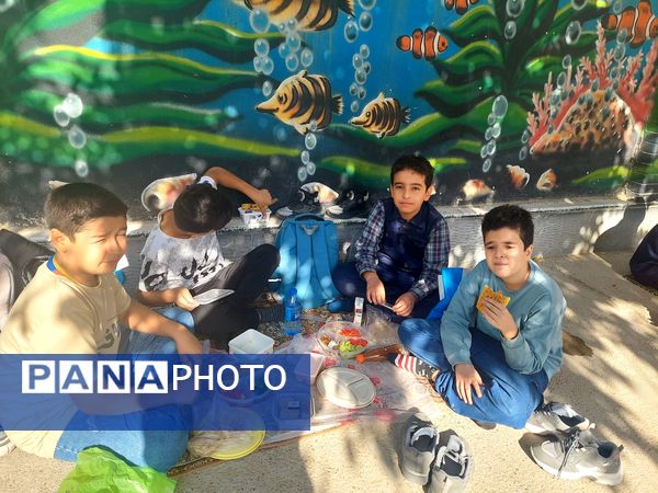 صبحانه سلامت و روز جهانی تخم مرغ در مدرسه شهدای فرهنگی شهرستان شیروان