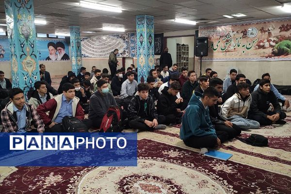 در اغنای دل‌ها هنرستان موفقیان اسلامشهر میزبان آیین فاطمیه و سفره احسان بانوی نور بود