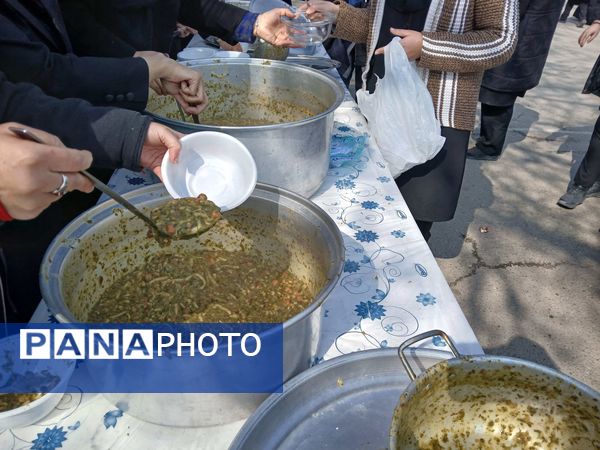 تقدیر از دانش‌آموزان برتر آموزشی، پرورشی و ورزشی دبیرستان آزرم ناحیه یک مشهد 