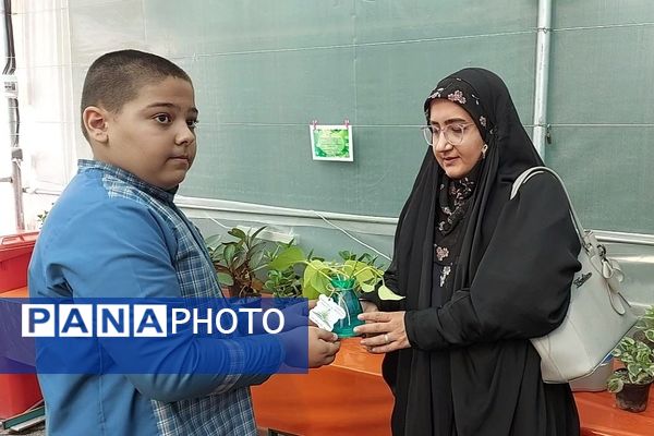 افتتاح گلخانه «باغ سلیمی» در دبستان شهید سلیمی جهرمی کهریزک 