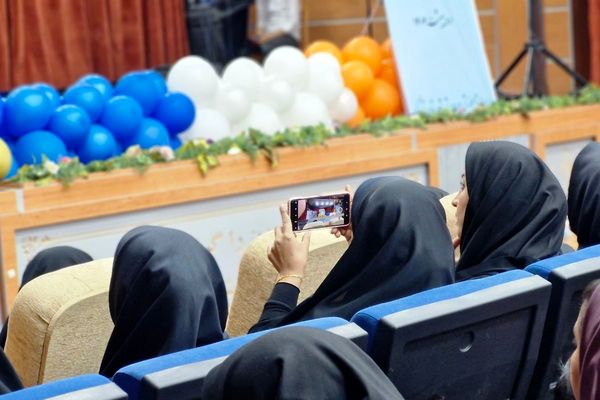 آیین تقدیر از مشاوران و رابطین مشاورین در قرچک