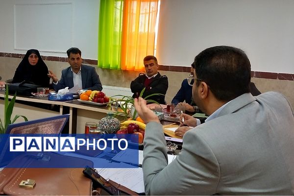 برگزاری جلسه مدیران قطب نسیم شهر بهارستان ۲