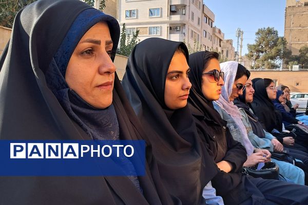 مراسم راز و رهایی؛ پنجره‌ای به دنیای دو نسل در دبیرستان نمونه‌دولتی ولایت بهارستان‌دو