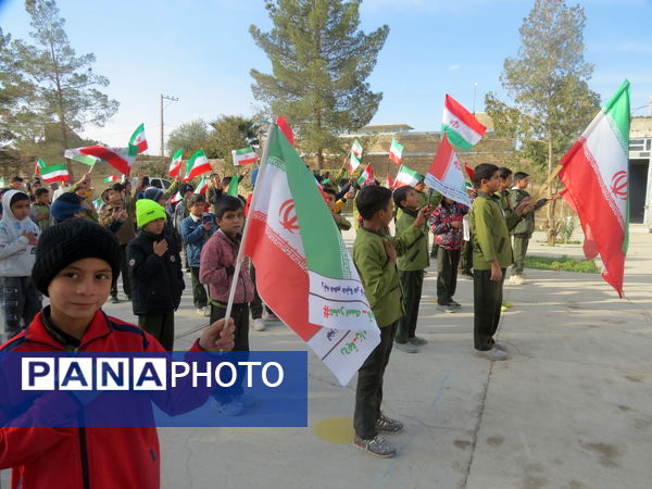 قاب پانا خاتم از شادی و نشاط دانش‌آموزان 