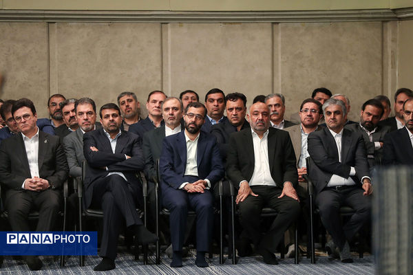 دیدار هزاران نفر از کارگران سراسر کشور با رهبر انقلاب