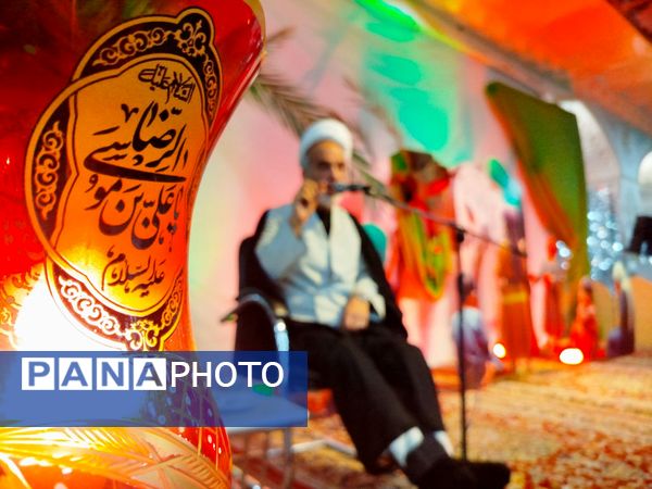 اجتماع عزاداران در جوار امامزاده سید حمزه کاشمر به مناسبت شام غریبان
