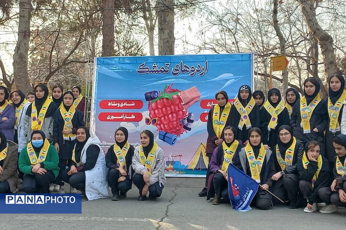 افتتاحیه بخش دوم اردوی تمشک با حضور دانش‌آموزان دختر در اردوگاه شهید محمد منتظری شهریار