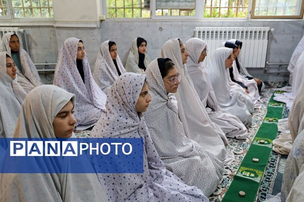 حضور معاون پرورشی و فرهنگی وزارت آموزش وپرورش در نماز جماعت آموزشگاه الزهرا شیراز