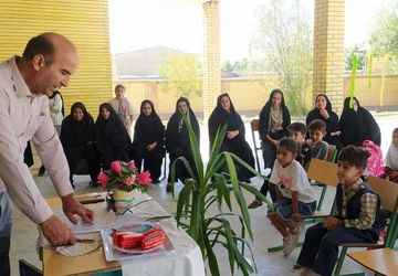 شادی مدرسه در روستای کم‌جمعیت؛ جشن شکوفه‌ها در چهاربره، پرشور با دستانی کوچک