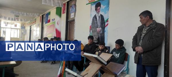 محفل انس با قرآن در دبیرستان شهید مصطفی خمینی اسلام آباد