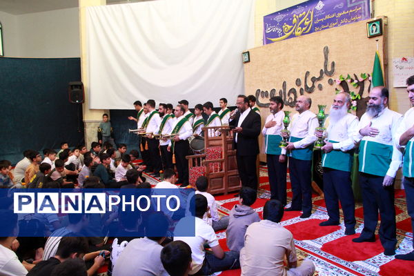 حضور خادمان رضوی در اعتکاف دانش‌آموزی فهرج