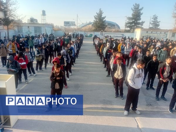 صبحگاه دبیرستان علامه طباطبایی