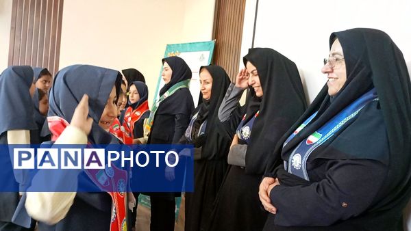 مراسم  تحلیف پیشتازان چهارمی در دبستان آرمینه مصلی نژاد 