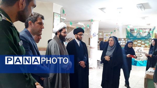 افتتاح سیزدهمین دوره نمایشگاه مدرسه انقلاب دبیرستان هفده شهریور شهرستان فیروزکوه