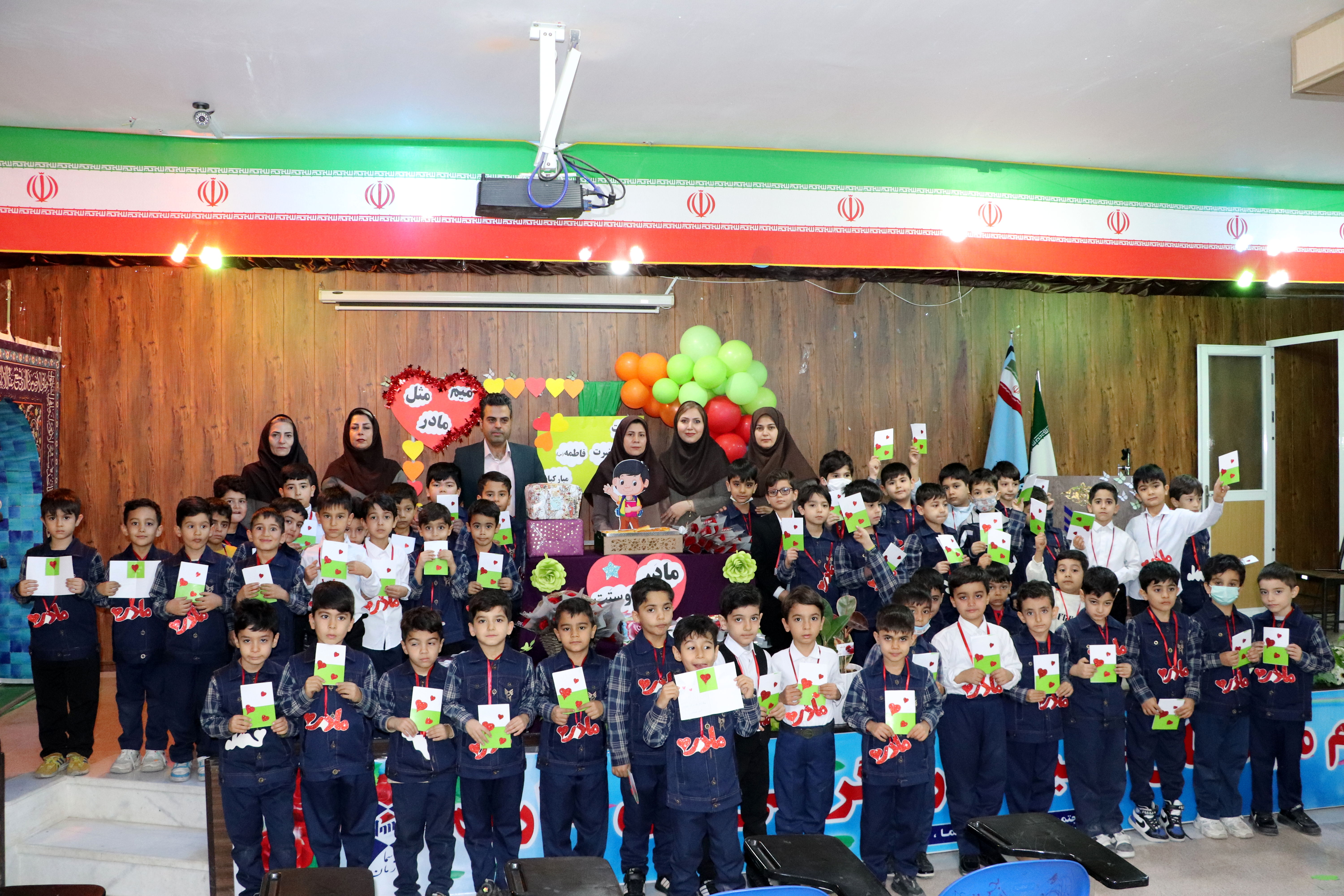 برگزاری جشن روز مادر در دبستان پسرانه سما شیروان