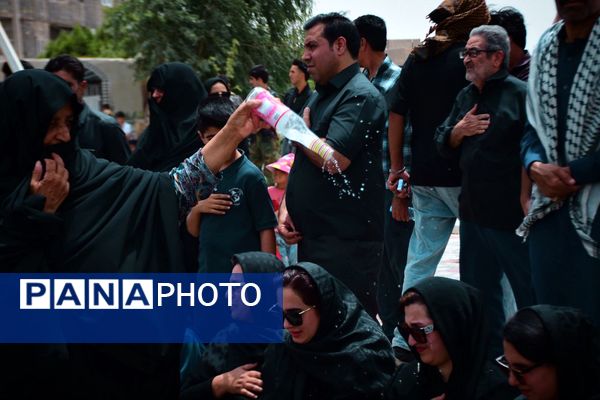 زابل در ماتم حسین؛ گلزار شهدا شهرستان زابل میزبان اشک و شور عزاداران حسینی