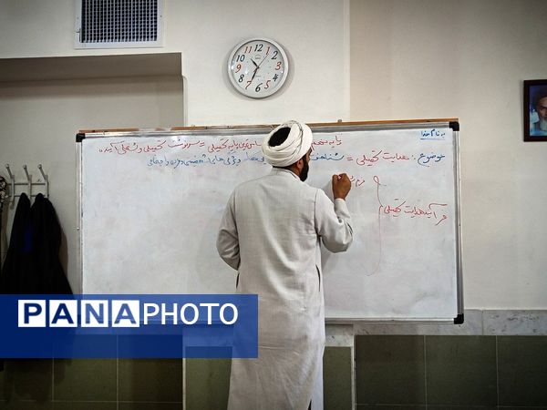 اولین جلسه هدایت تحصیلی دانش آموزان پایه نهمی دبیرستان میثاق