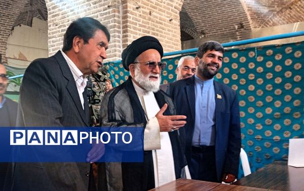 میز خدمت در نماز جمعه هفته چهارم آبان ماه در نیشابور