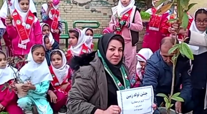 کاشت نهال در آموزشگاه کوثر۱ ناحیه 4 شیراز 
