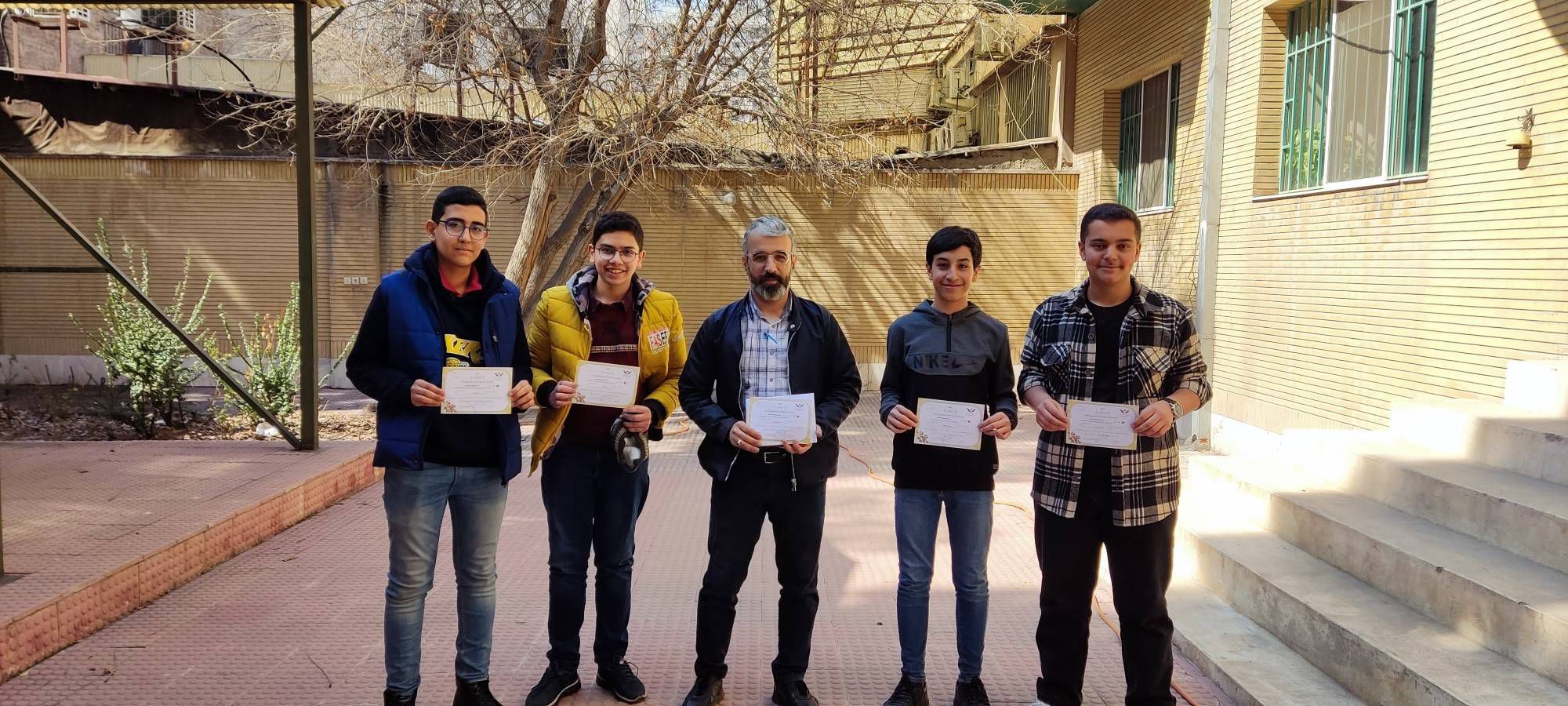 آزادی ۵ تن از زندانیان بدهکار مالی با کمک دانش‌آموزان مدرسه مفید تهران