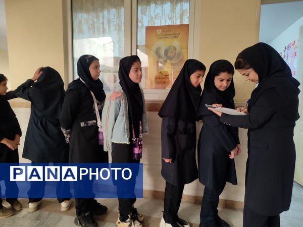 اجرای طرح سلامت دهان و دندان و فلوراید تراپی در مدرسه مریم بهارستان دو 