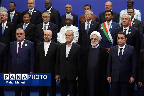 ورود مهمانان مراسم تحلیف رئیس‌جمهوری به مجلس شورای اسلامی 