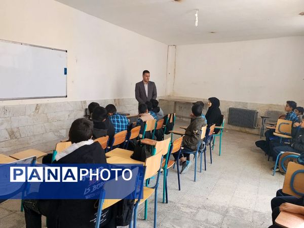 بازدید معاون آموزشی و کارشناس آموزش متوسطه اداره آموزش و پرورش خاتم 