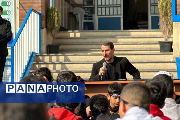  سوگواری نوجوانان برای مادر مهربانی‌ها