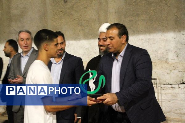مراسم اختتامیه مسابقات جایزه بزرگ تنیس خاکی بم در مجموعه ورزشی آرشام بم
