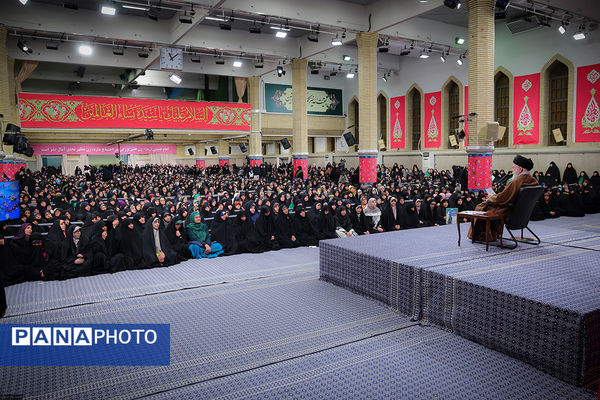 دیدار هزاران نفر از زنان و دختران با رهبر انقلاب