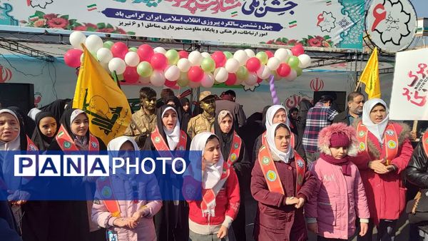 نوای دلنشین گروه سرود پیشتازان، روحی تازه در جشن انقلاب