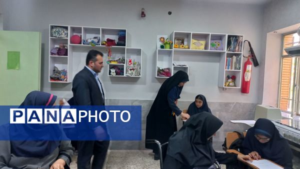 بازدید سرپرست اداره آموزش و پرورش استثنایی استان از روند برگزاری امتحانات نوبت دوم