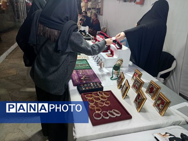 نمایشگاه صنایع دستی در محله طلاب مشهد