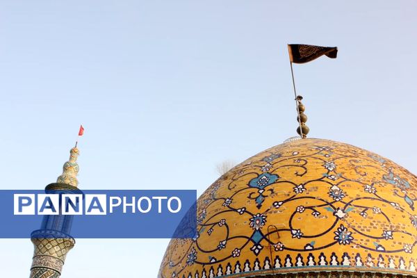 آیین مذهبی تعویض پرچم گنبد حرم مطهر حضرت سلطانعلی ابن امام محمد باقر(ع)