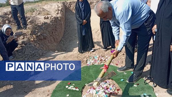 آیین کلنگ‌زنی مدرسه زنده‌یاد حاج محمد آجیلی در کاشان