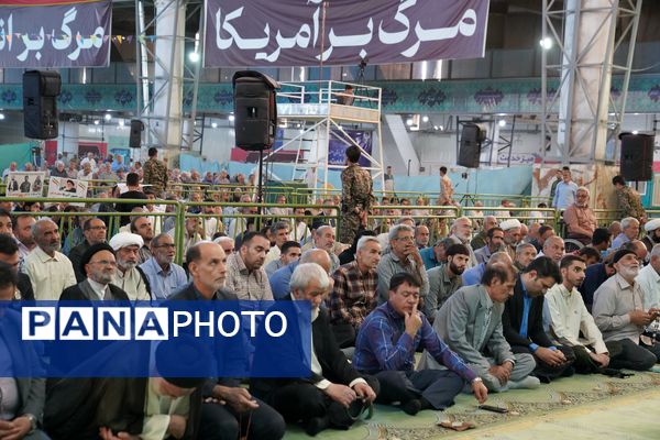 حضور پرشور دانش‌آموزان عضو سازمان دانش‌آموزی در نمازجمعه اصفهان