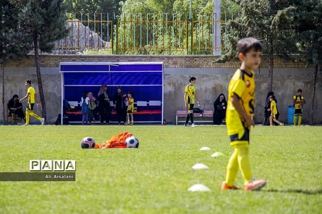 بازیکنان بزرگ فوتبال کشور از دل‌ آموزش‌وپرورش بیرون آمده‌اند/ باید نگاه ویژه‌ای به ورزش مدارس داشت