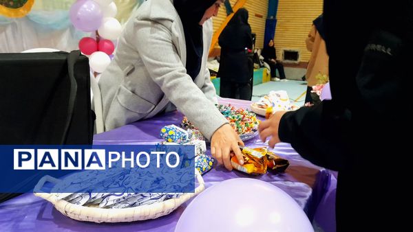 جشن ولادت حضرت زهرا(س) و روز مادر در مدرسه شاهد «عصمت» ناحیه ۳ کرج 