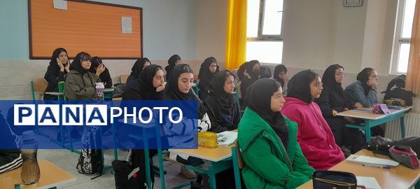 برگزاری جلسه هدایت تحصیلی برای دانش‌آموزان دبیرستان فرزانگان استعداد درخشان ملارد