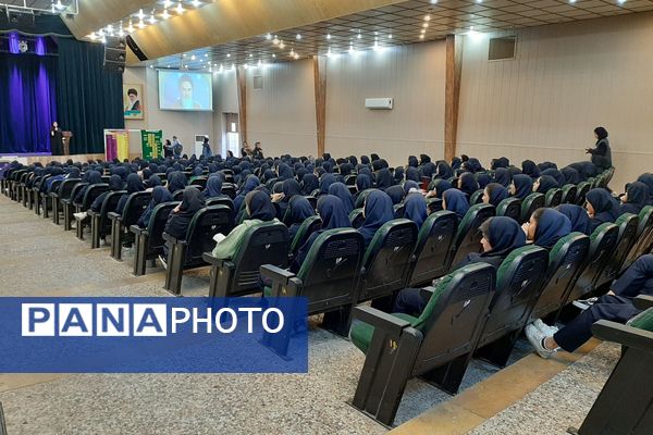 اولین جلسه هدایت تحصیلی دبیرستان پویش ناحیه ۳شیراز 