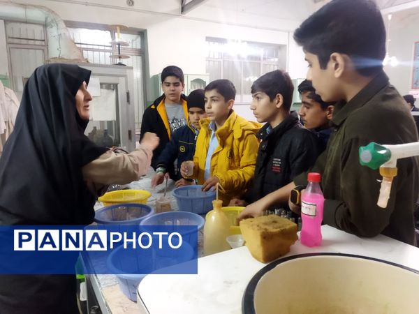 بازدید دانش‌آموزان دبیرستان نمونه دانش از پژوهشسرای رازی