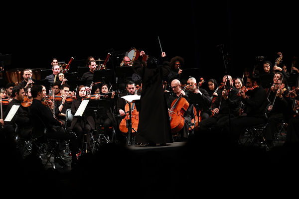 ارکستر سمفونیک تهران به رهبری «پانیذ فریوسفی»
