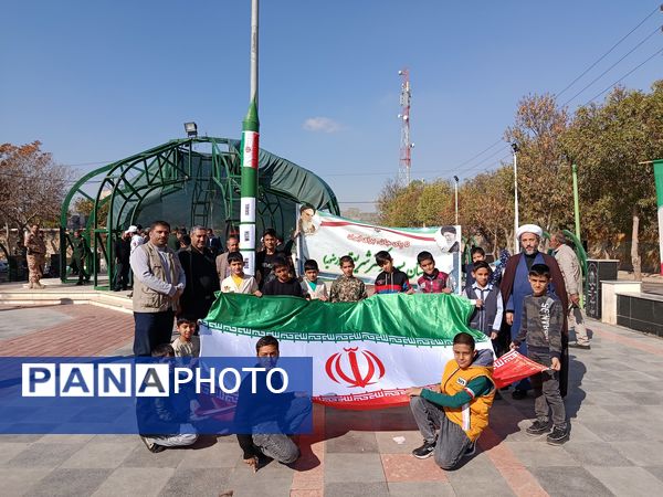 حضور دانش آموزان و آحاد مردم شریف منطقه رضویه در راهپیمایی 13آبان