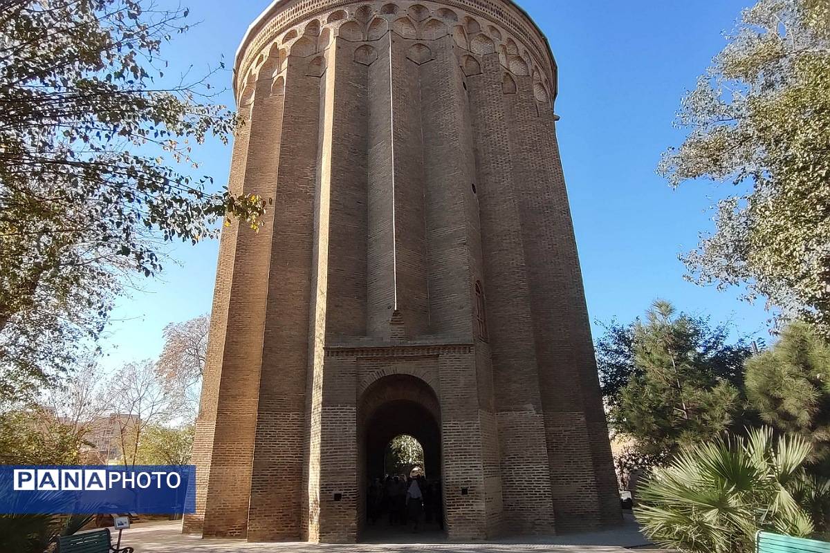 حضور دانش‌آموزان دبستان حاتم ناحیه دو شهرری در اردوی ری گردی