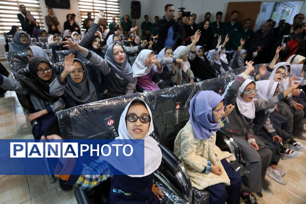 حضور تولیت آستان قدس رضوی در جمع دانش‌آموزان با آسیب بینایی مشهد