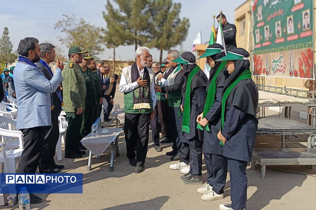 همایش «وطن‌یار»؛ تجدید عهد دانش‌آموزان ورامینی با شهدا و فرهنگ ایستادگی